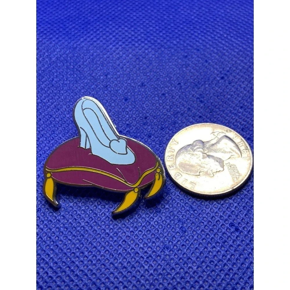 2017 Cinderella Glass slipper disney pin princess icons shoe cushion